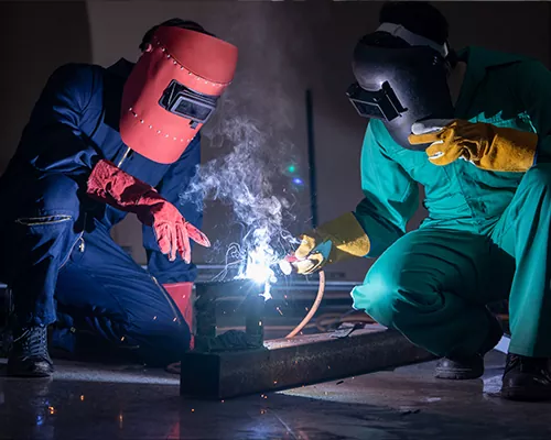 Abbigliamento protettivo per operazioni di saldatura elettrica