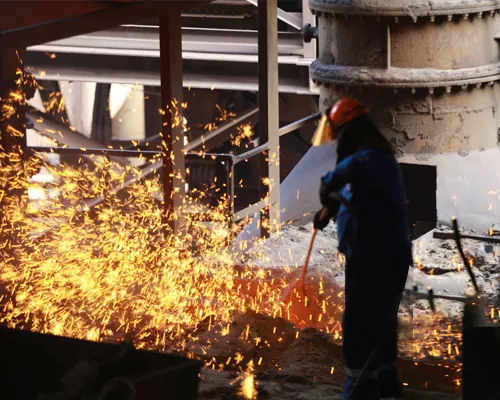 Abbigliamento protettivo per operazioni di metallurgia di ferro e acciaio